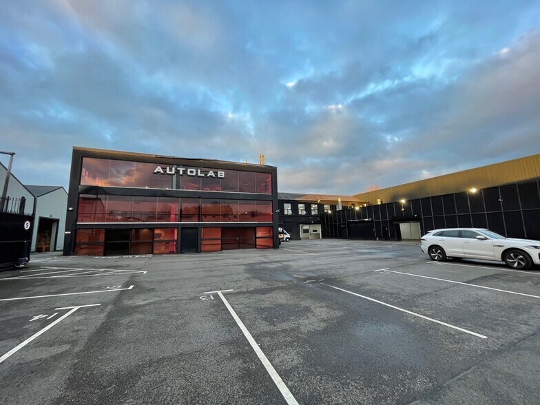 Gate St, Blackburn to rent - Building Photo - Image 2 of 12