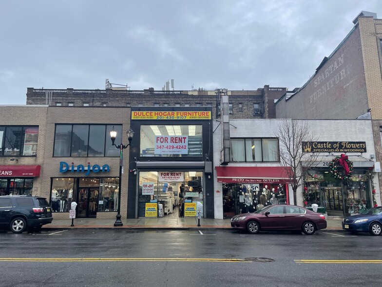 5611 Bergenline Ave, West New York, NJ for rent - Building Photo - Image 1 of 9