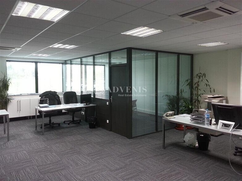 Office in Bry-sur-Marne to rent - Building Photo - Image 3 of 6