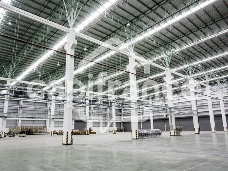 Industrial in Genas to rent - Interior Photo - Image 2 of 7