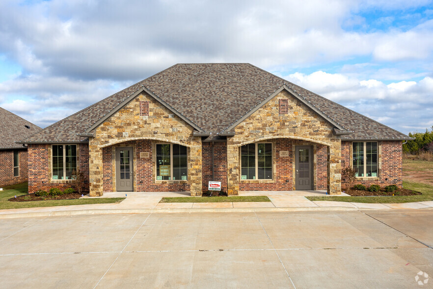 825 Kelly Lakes Pass, Edmond, OK for rent - Building Photo - Image 2 of 3