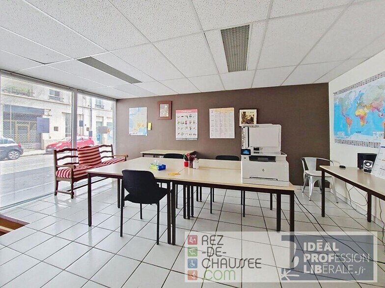 Office in Lyon for sale - Building Photo - Image 1 of 4
