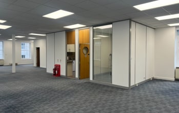 West St, Tavistock to rent Interior Photo- Image 1 of 4