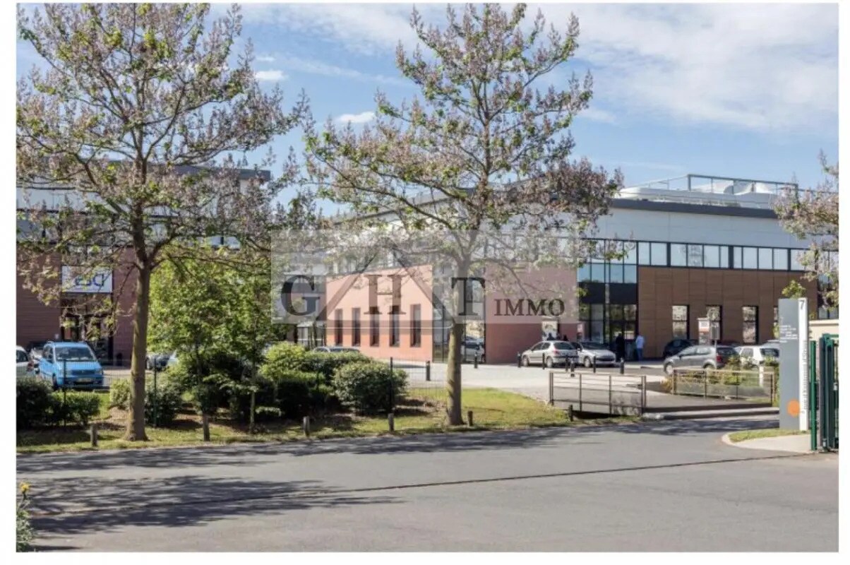 Office in Villeneuve-la-Garenne to rent Building Photo- Image 1 of 4