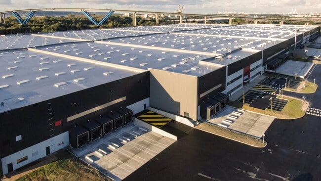 Location Entrepôt 6 083 m² à 49 216 m²