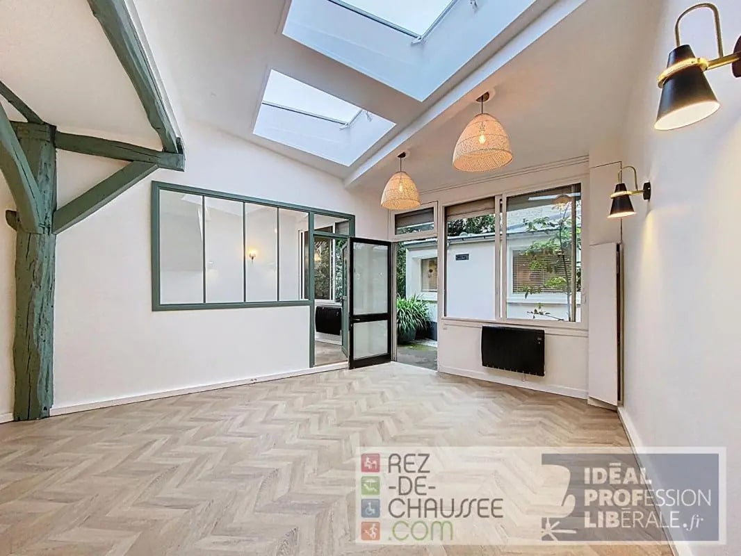 Build-to-Rent in Paris for sale Interior Photo- Image 1 of 7