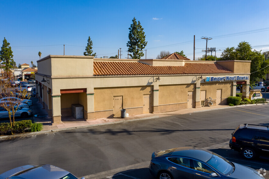 19301-19371 Saticoy St, Reseda, CA for rent - Building Photo - Image 3 of 12