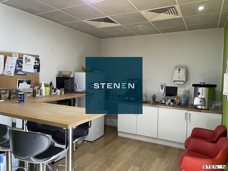 Office in Aubagne for sale - Interior Photo - Image 2 of 24