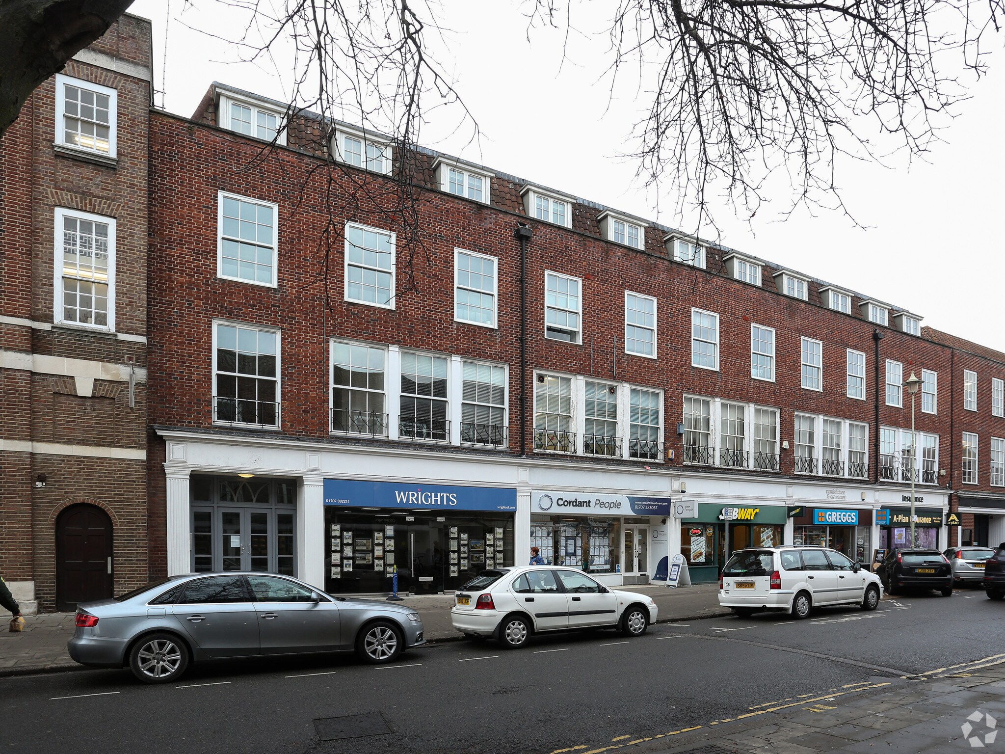 34 Stonehills, Welwyn Garden City for sale Primary Photo- Image 1 of 1