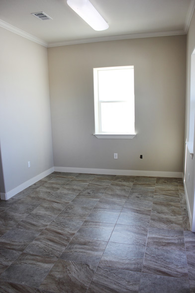 11400 State Highway 30, College Station, TX for rent - Interior Photo - Image 3 of 6