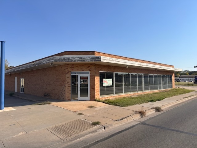 1124 W Crawford St, Salina, KS for rent - Primary Photo - Image 1 of 1