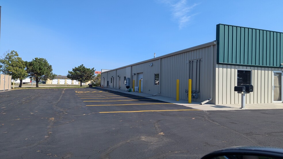 848 S Military Rd, Fond Du Lac, WI for sale - Building Photo - Image 2 of 8