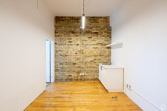 639 Queen St W, Toronto, ON to rent Interior Photo- Image 2 of 2