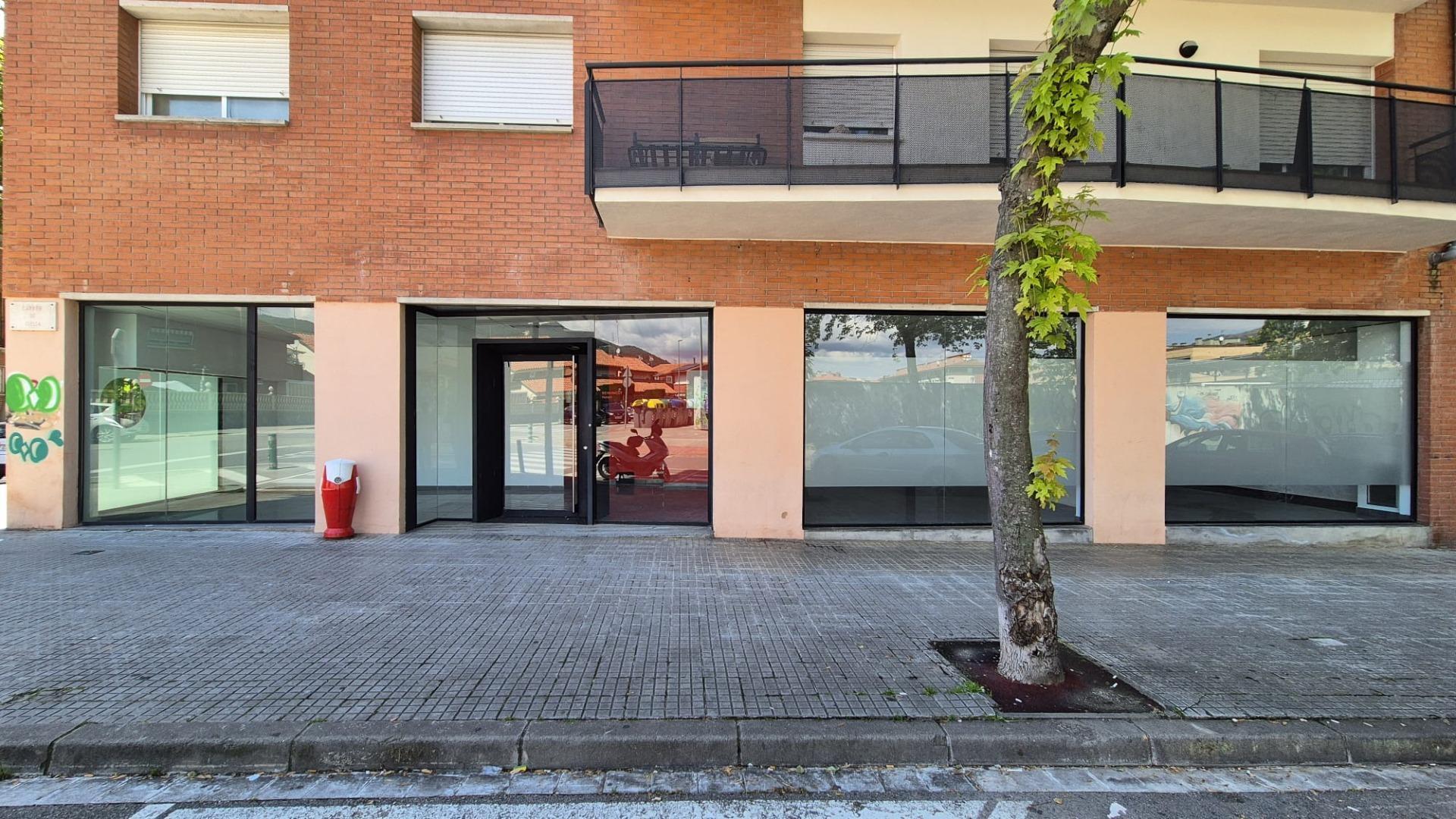 Retail in Castellar del Vallès, Barcelona to rent Building Photo- Image 1 of 16