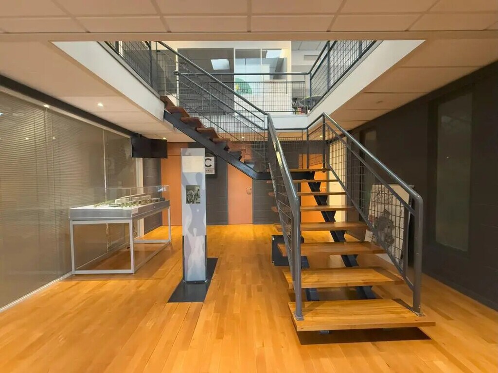 Vente Bureaux 450 m² - Photo 1