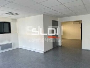 Office in Villeurbanne to rent Interior Photo- Image 2 of 6