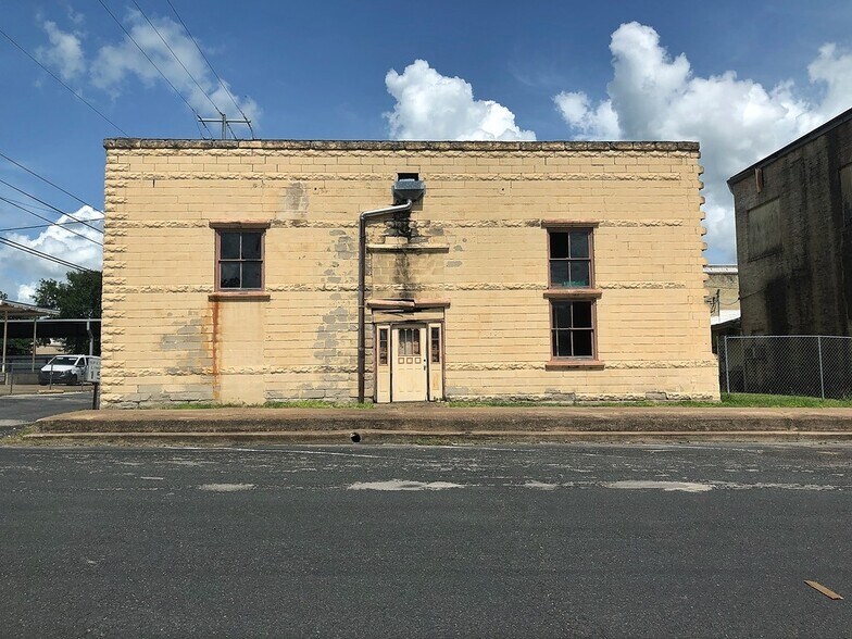 000 Wolters, Schulenburg, TX for sale - Primary Photo - Image 1 of 12