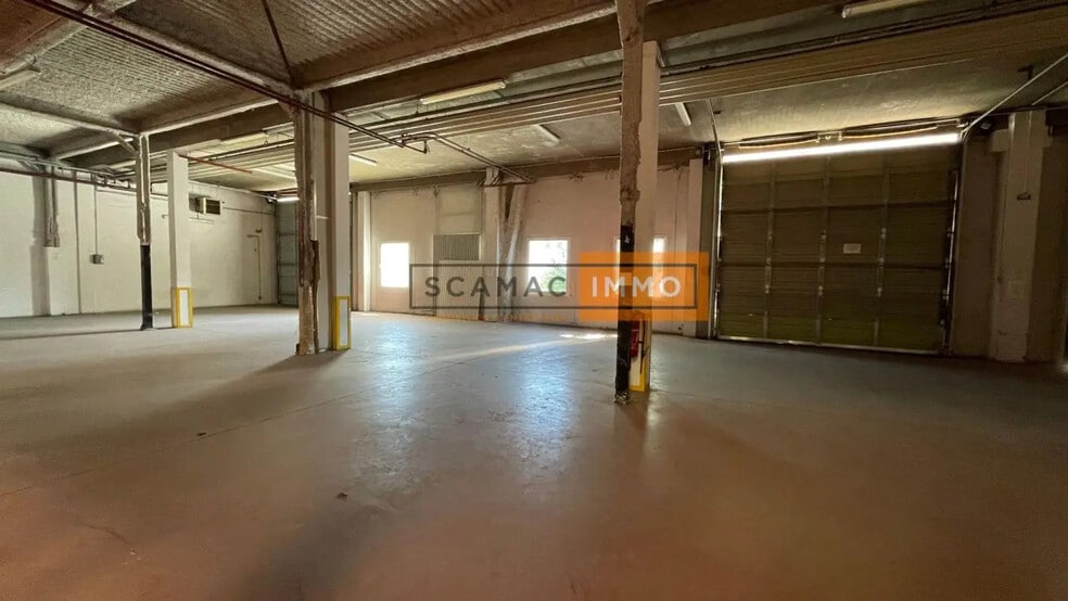 Industrial in Gennevilliers to rent - Interior Photo - Image 2 of 17