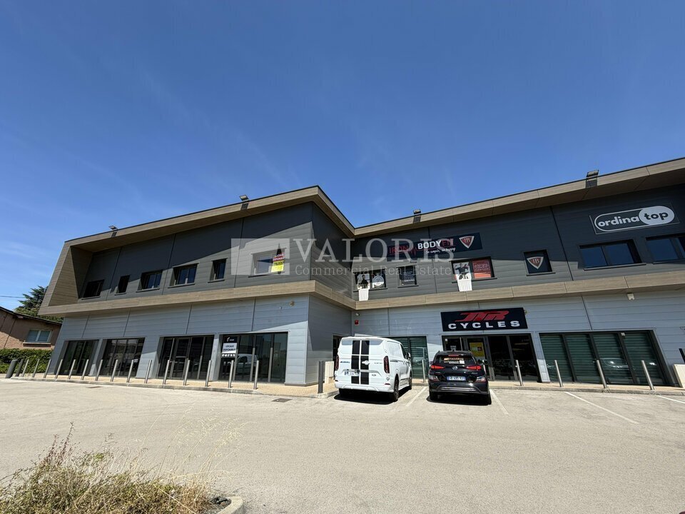 198 Route De Trévoux, Genay to rent Building Photo- Image 1 of 8