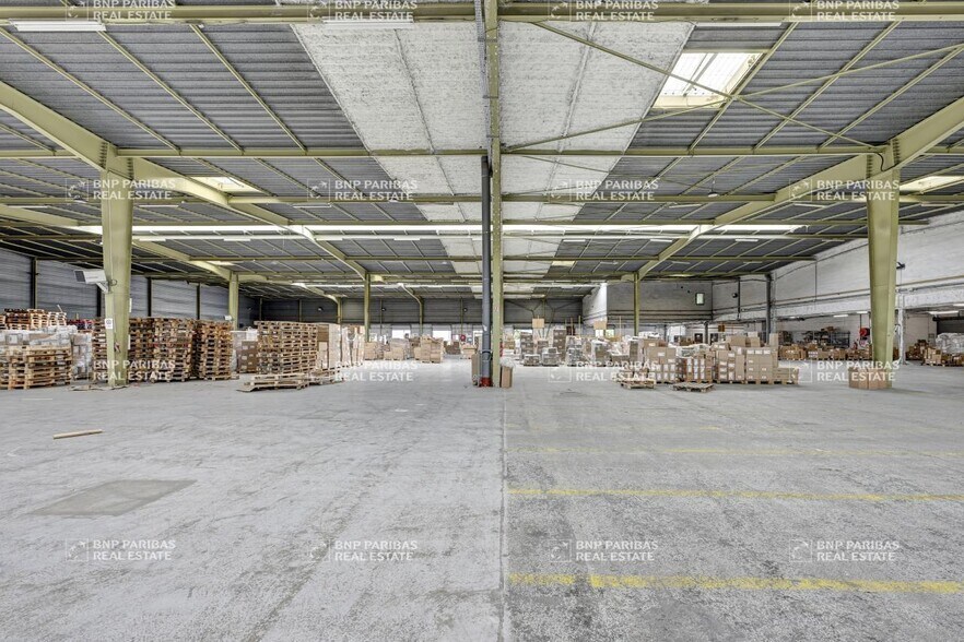 Light Industrial in Chennevières-sur-Marne to rent - Interior Photo - Image 1 of 16