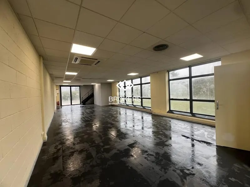 Light Industrial in Les Ulis to rent Interior Photo- Image 1 of 6