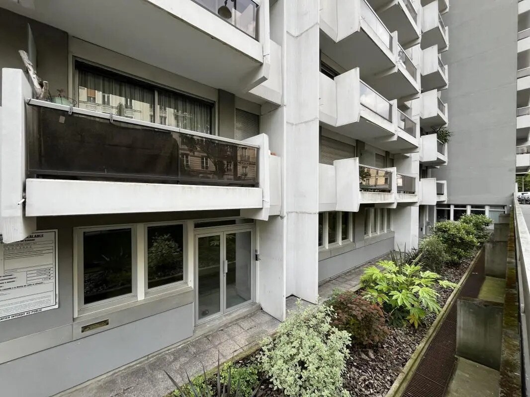 Office in Paris for sale Building Photo- Image 1 of 14