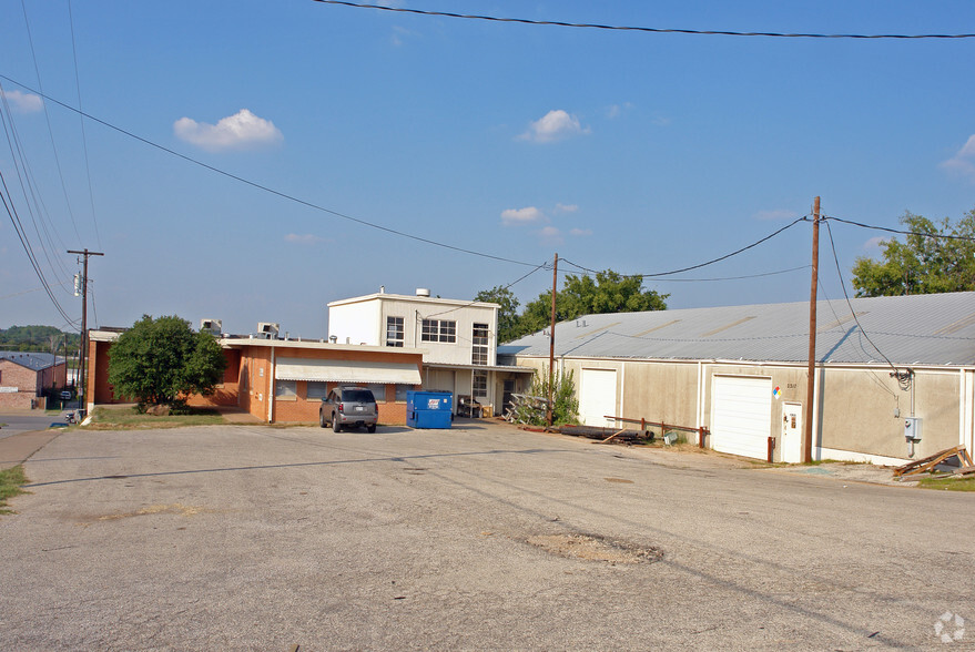 2424 Chester St, Fort Worth, TX for rent - Building Photo - Image 3 of 11