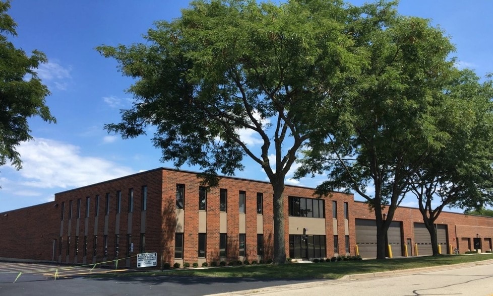 680 Industrial Dr, Cary, IL for rent - Building Photo - Image 1 of 5