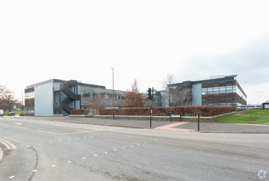 Dirac Cres, Bristol to rent - Primary Photo - Image 2 of 7