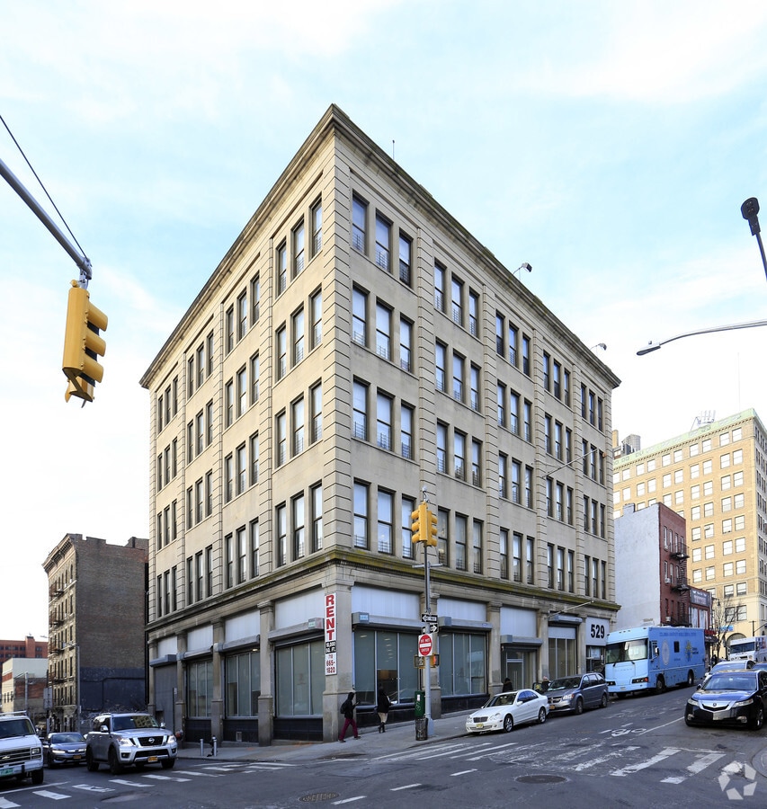 529 Courtlandt Ave, Bronx, NY 10451 UK