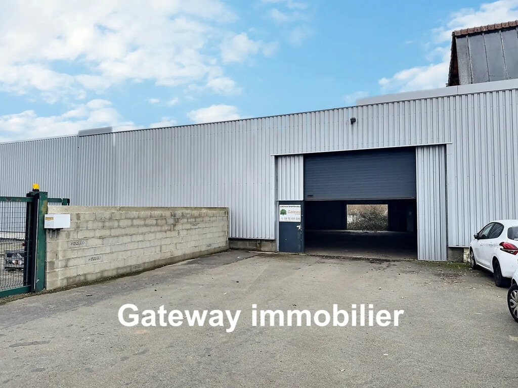 Location Entrepôt 300 m² - Photo 1