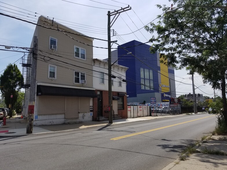 Retail in Staten Island, NY for sale - Primary Photo - Image 1 of 1