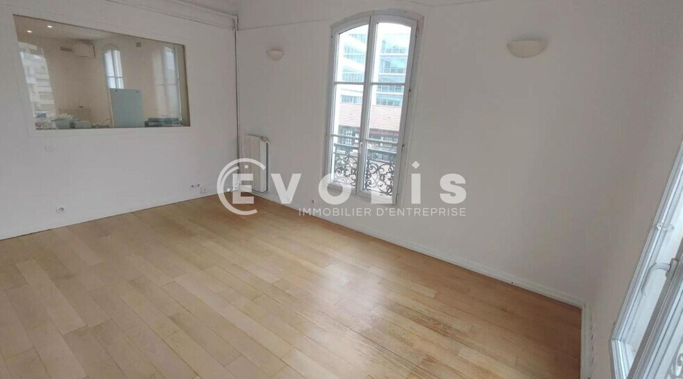Office in Suresnes to rent - Interior Photo - Image 2 of 4