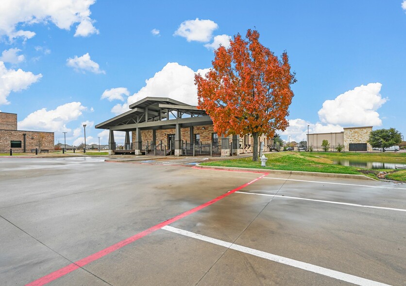 8601 Liberty Grove Rd, Rowlett, TX for rent - Primary Photo - Image 1 of 18