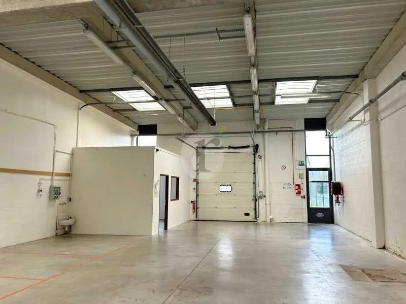 Vente Local d'activités 80 m² à 2 397 m² - Photo 1