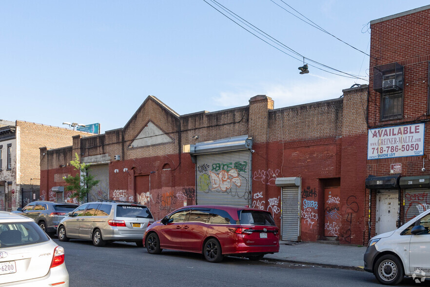 240 46th St, Brooklyn, NY for rent - Primary Photo - Image 1 of 4