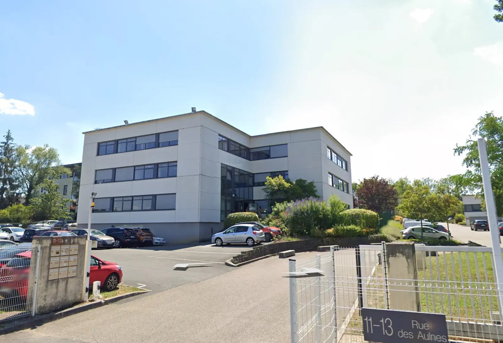 11 Rue Des Aulnes, Champagne-au-Mont-d'Or to rent Building Photo- Image 1 of 10