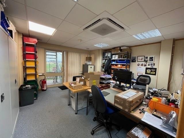 Sterte Ave W, Poole, DOR BH15 2BX - Unit GRND- East - - Interior Photo - Image 2 of 6