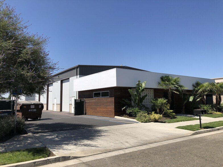 7037 W Pershing Ct, Visalia, CA for rent - Primary Photo - Image 1 of 3