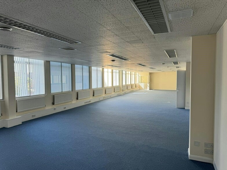 Mount Pleasant Rd, Barnet to rent - Building Photo - Image 3 of 13