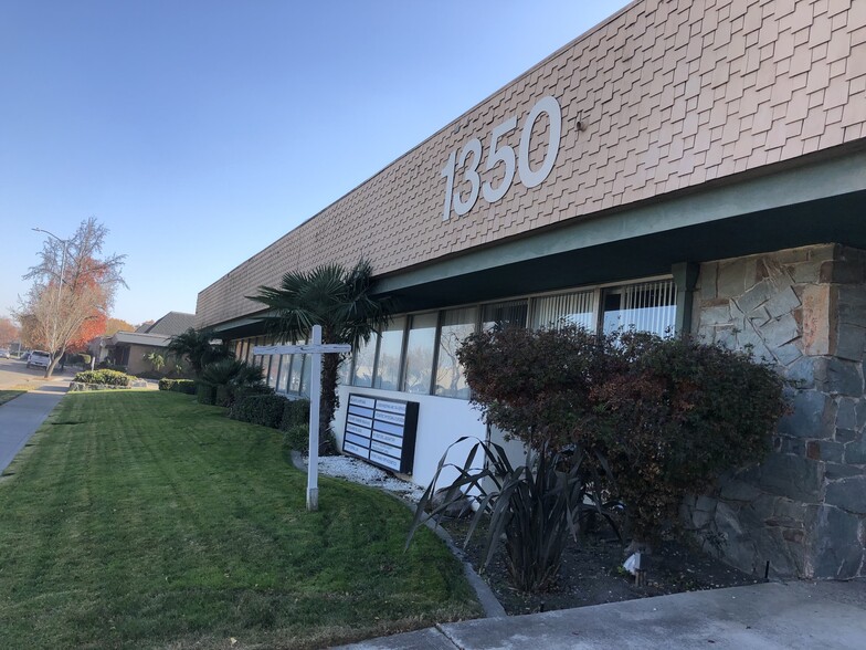 1350 W Robinhood Dr, Stockton, CA for rent - Building Photo - Image 2 of 13