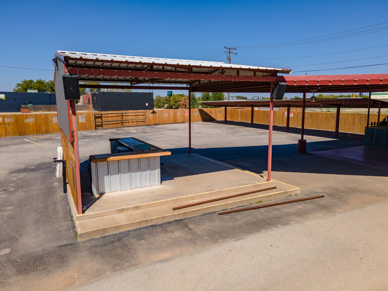 1402 Old Iowa Park, Wichita Falls, TX for rent - Building Photo - Image 3 of 44