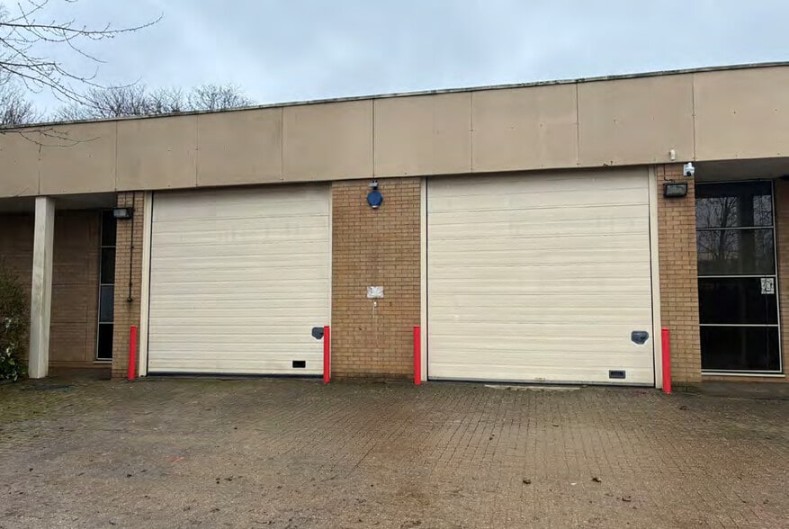 Sunrise Pky, Milton Keynes to rent - Building Photo - Image 3 of 5