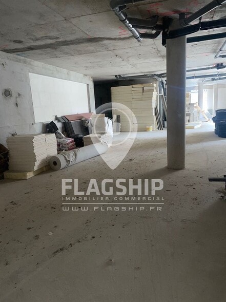 Retail in Cachan to rent - Building Photo - Image 2 of 5