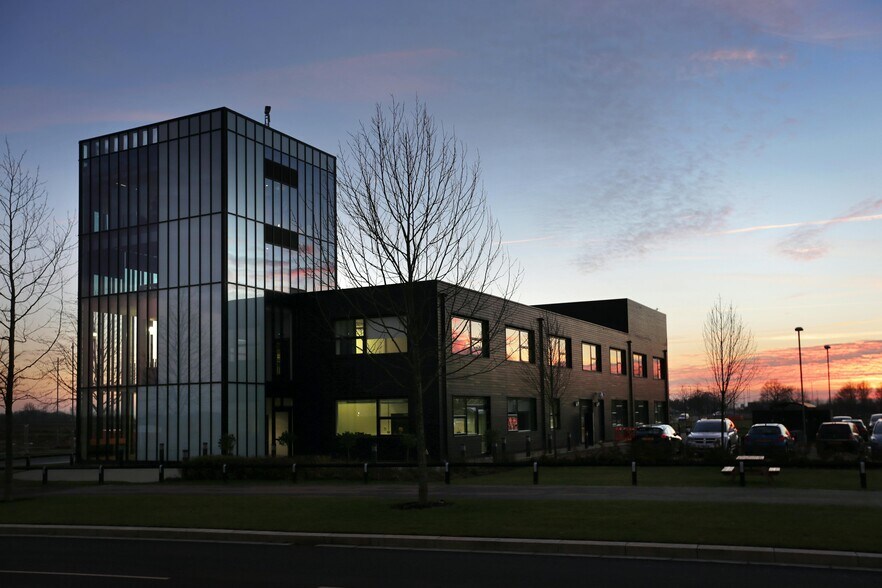 The Blvd, Huntingdon to rent - Building Photo - Image 3 of 12