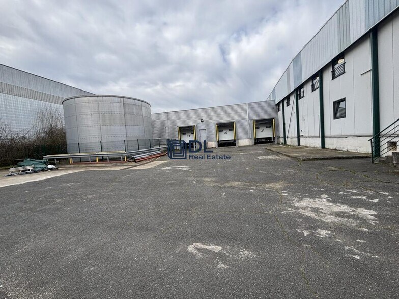 Industrial in Thiais to rent - Building Photo - Image 2 of 14