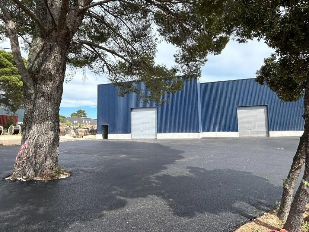 Location Entrepôt 330 m² - Photo 1