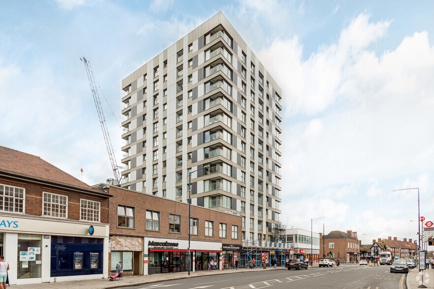 102-124 Station Rd, Edgware to rent - Primary Photo - Image 1 of 1