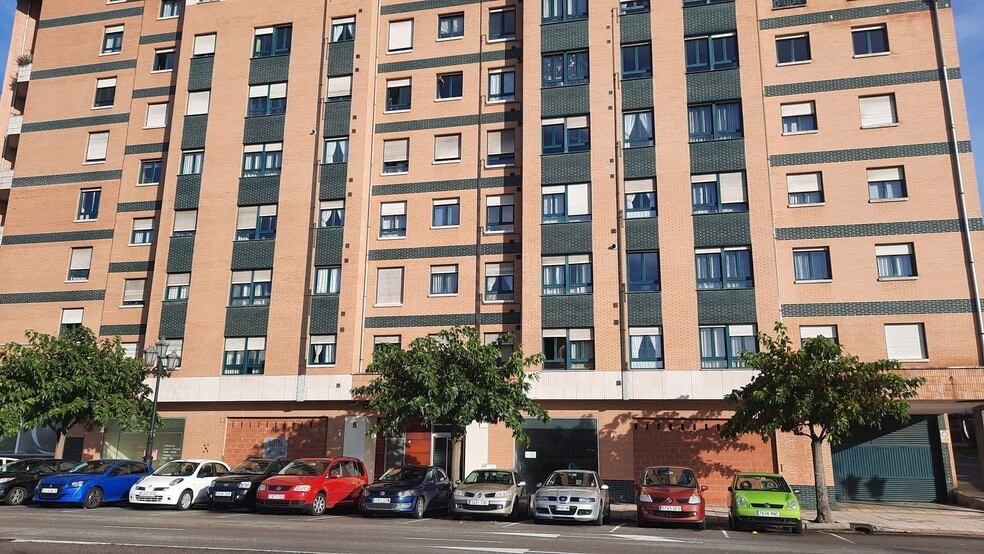 de Atenas, 5, Oviedo, Asturias to rent - Building Photo - Image 2 of 34