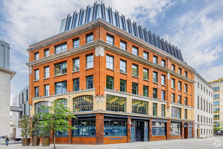 90 Bartholomew Clos, London to rent - Primary Photo - Image 1 of 14